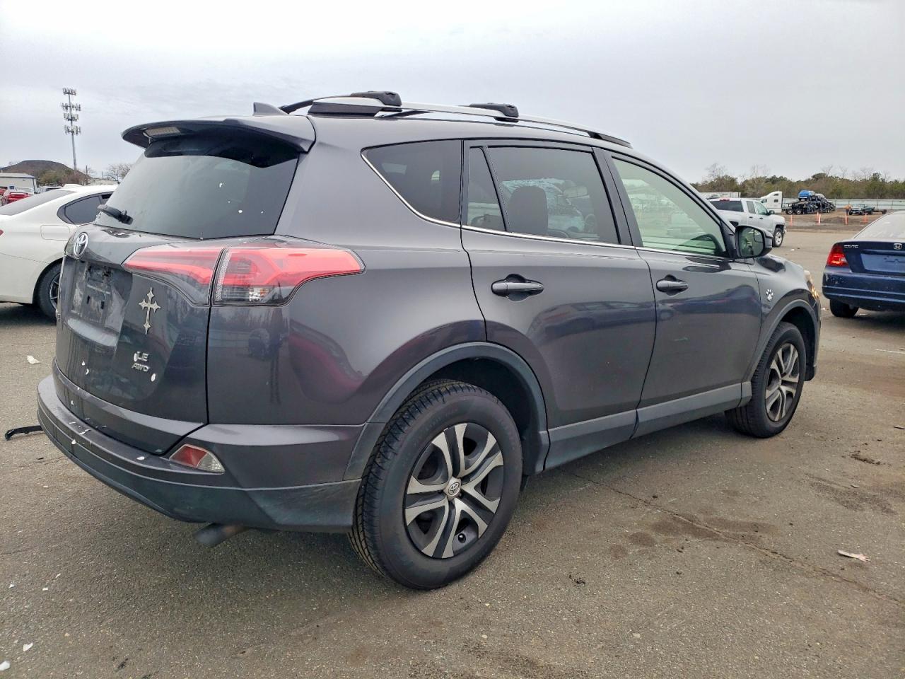 2017 TOYOTA RAV4 LE photo 3