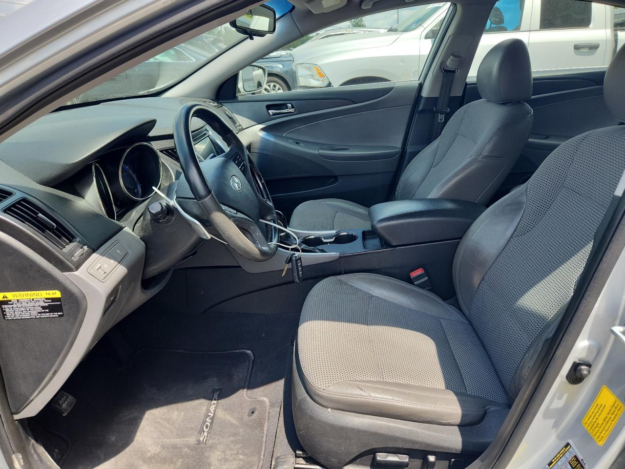 2012 HYUNDAI SONATA SE photo 13