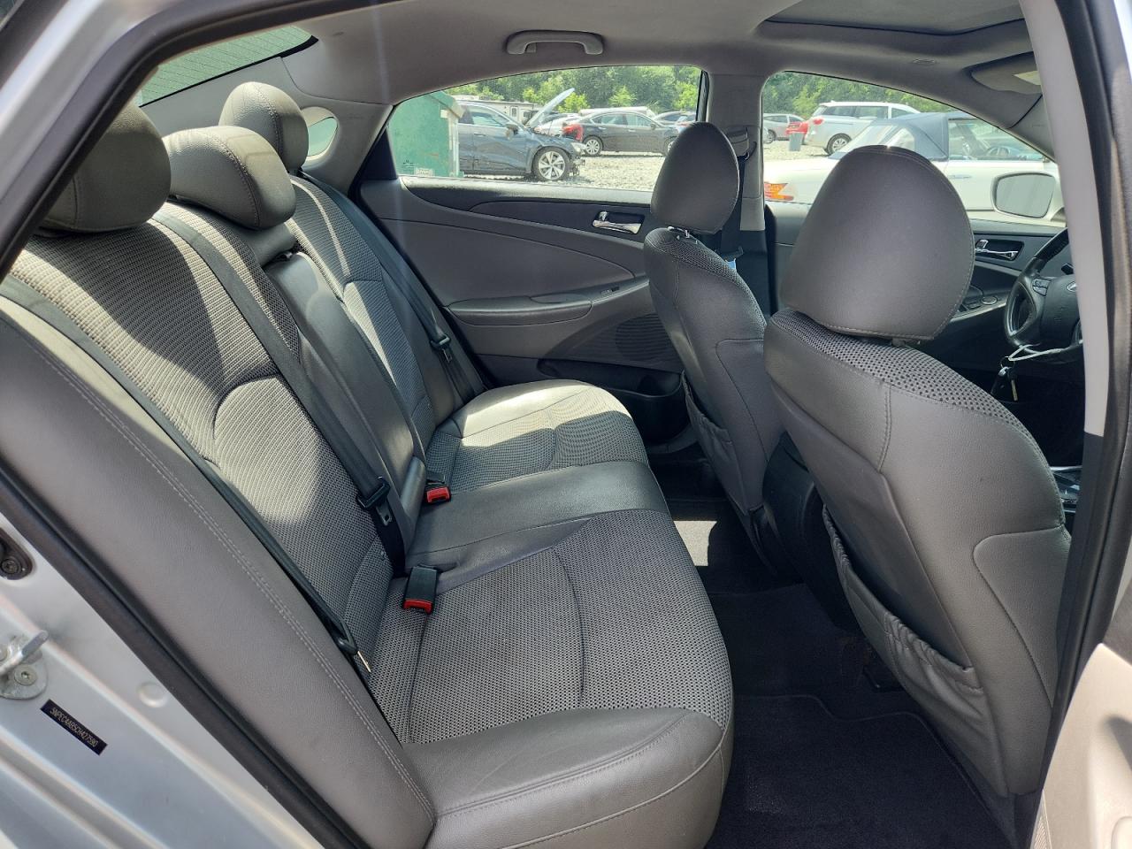 2012 HYUNDAI SONATA SE photo 19