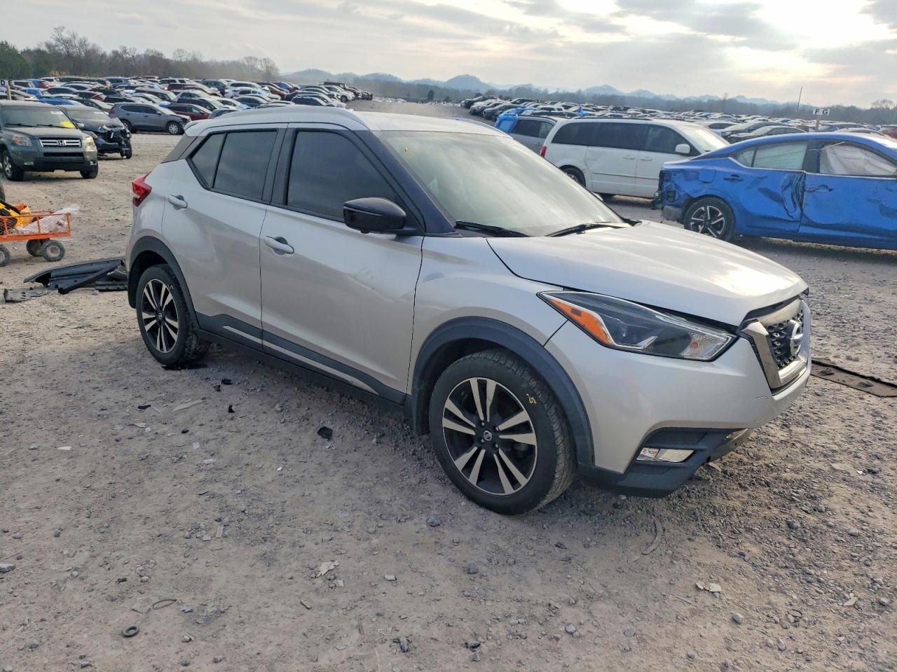 2018 NISSAN KICKS S photo 4