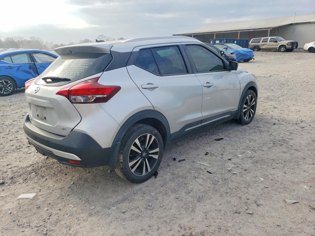 2018 NISSAN KICKS S photo 3