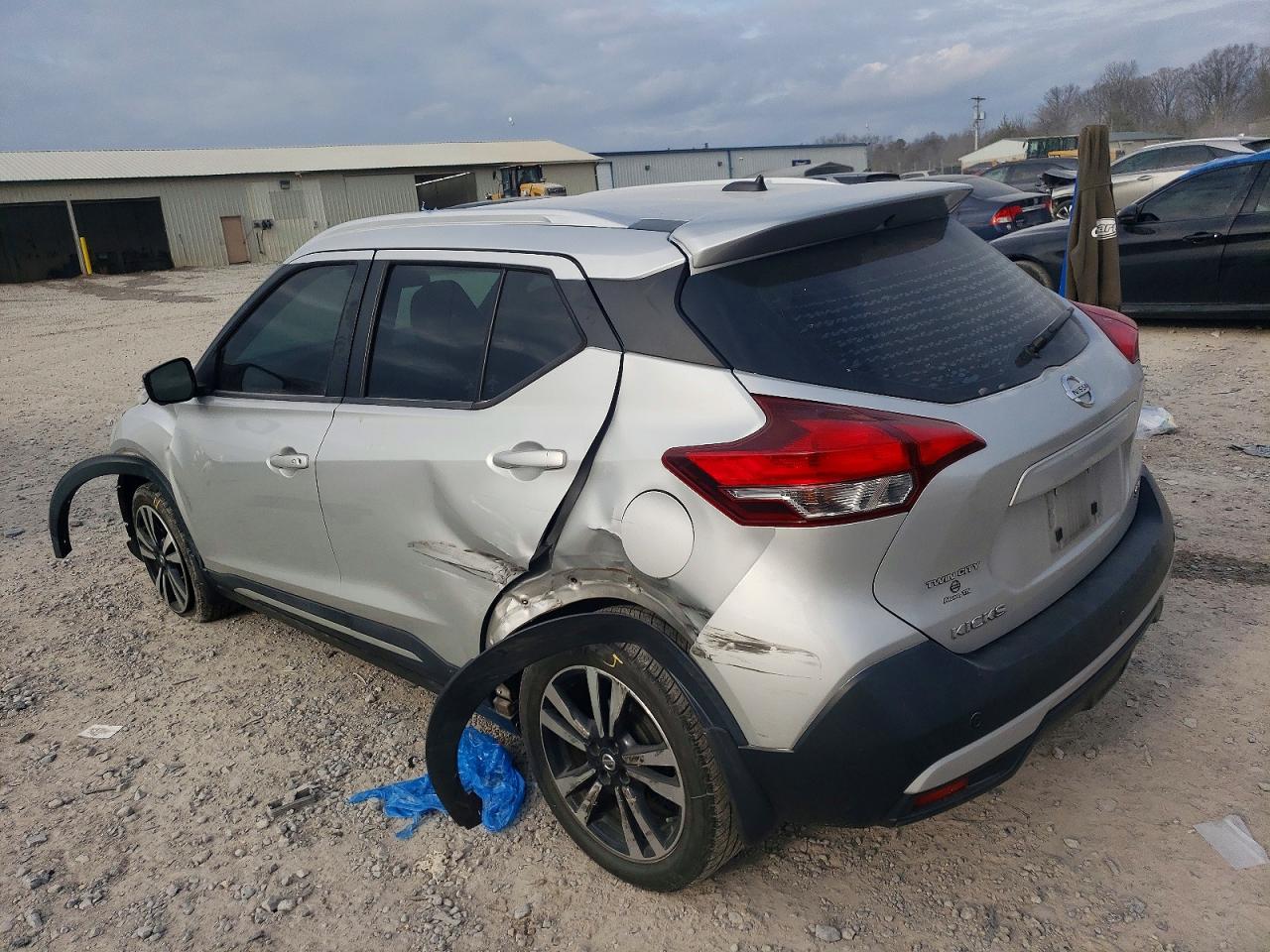 2018 NISSAN KICKS S photo 2
