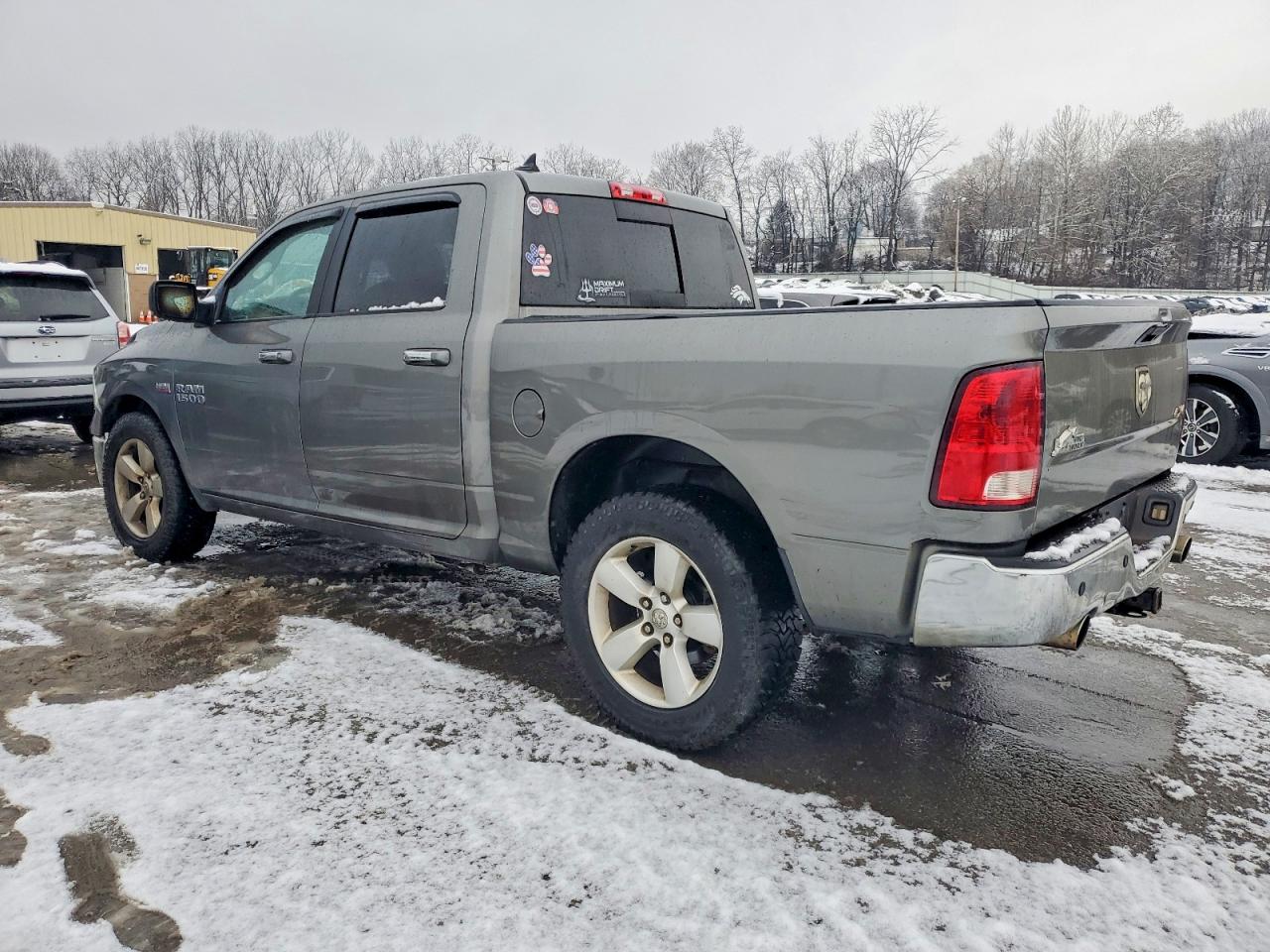 2013 RAM 1500 SLT photo 2