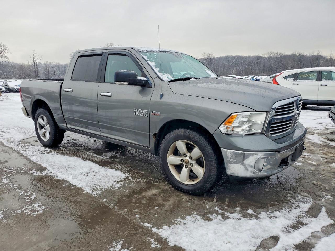 2013 RAM 1500 SLT photo 4