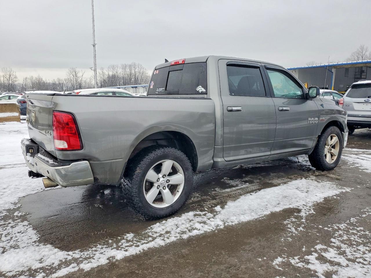 2013 RAM 1500 SLT photo 3