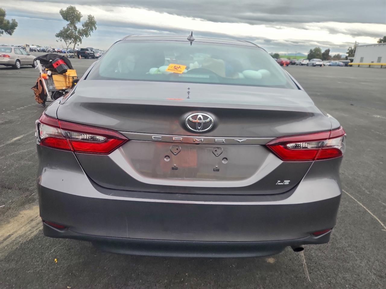 2022 TOYOTA CAMRY LE photo 6