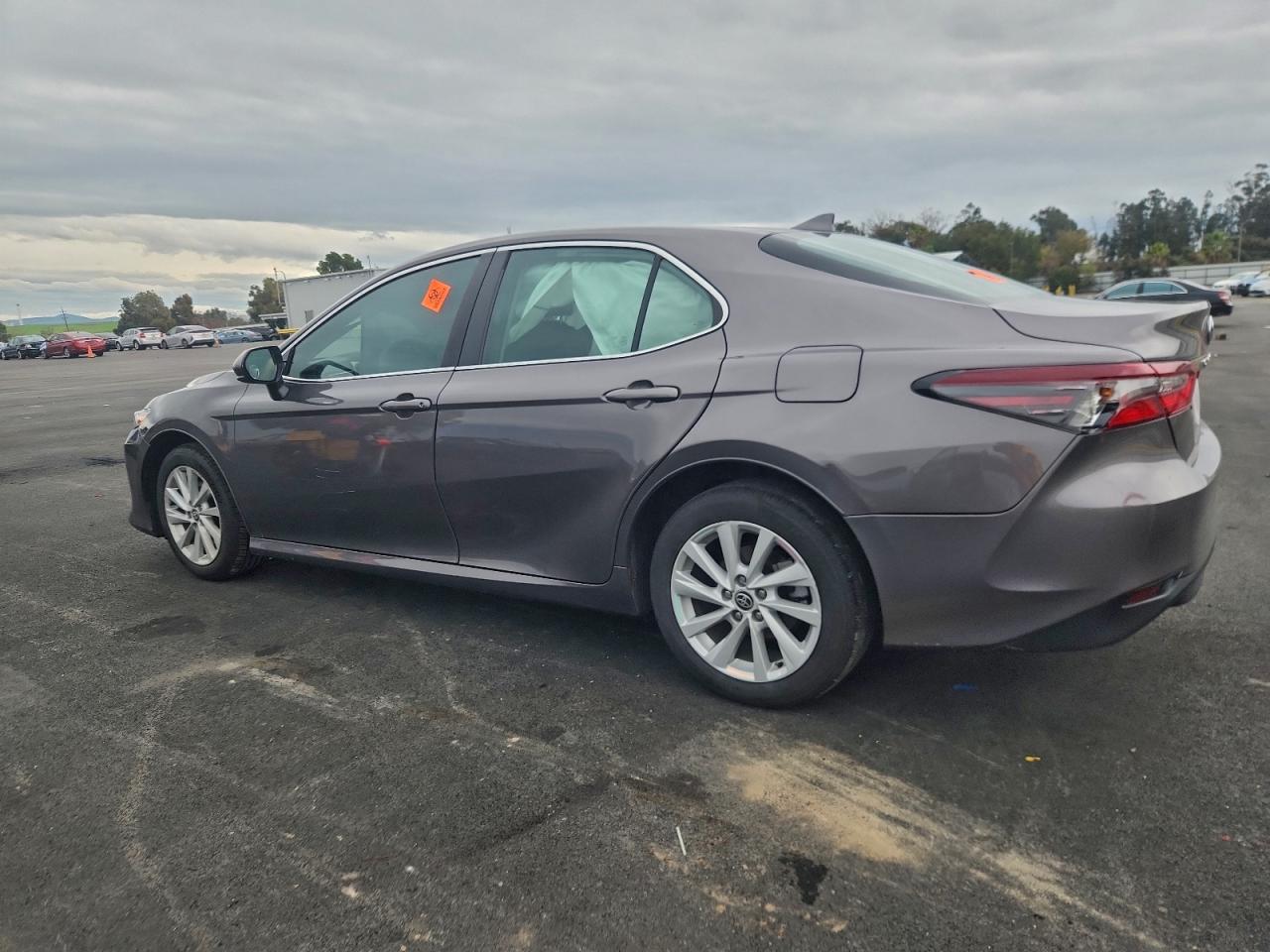 2022 TOYOTA CAMRY LE photo 2