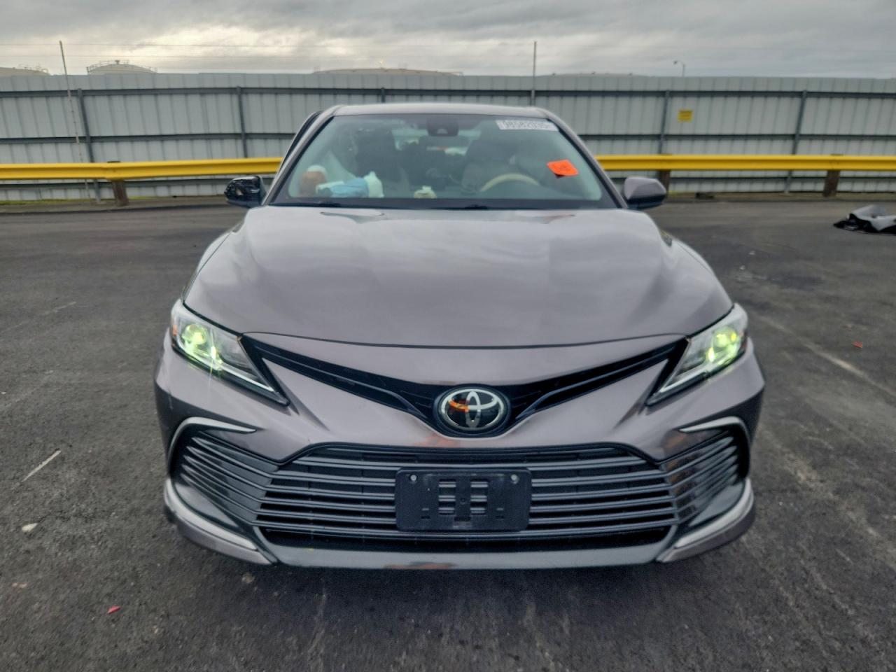 2022 TOYOTA CAMRY LE photo 5