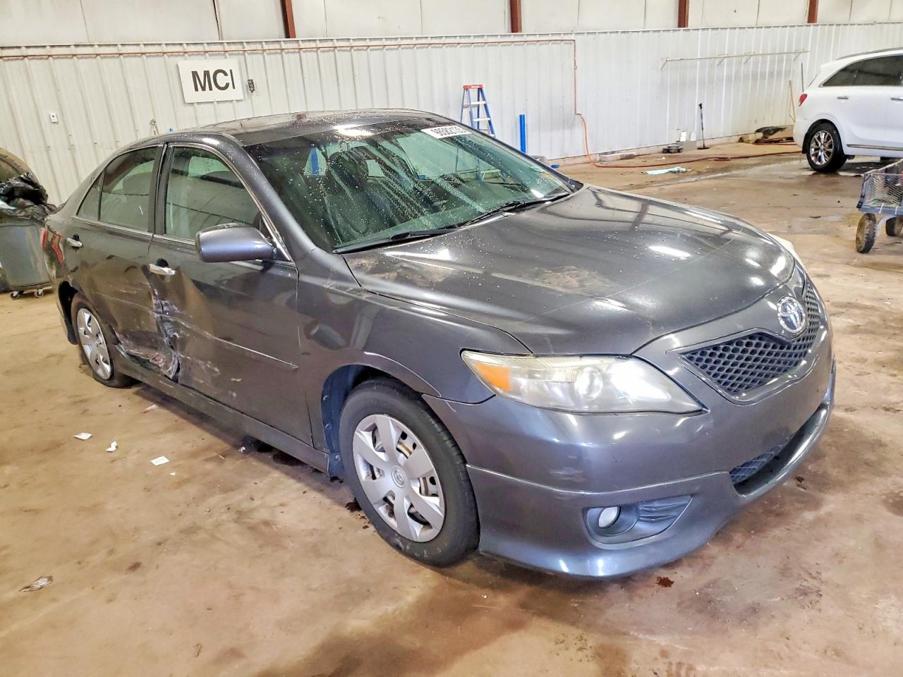 2011 TOYOTA CAMRY SE photo 4