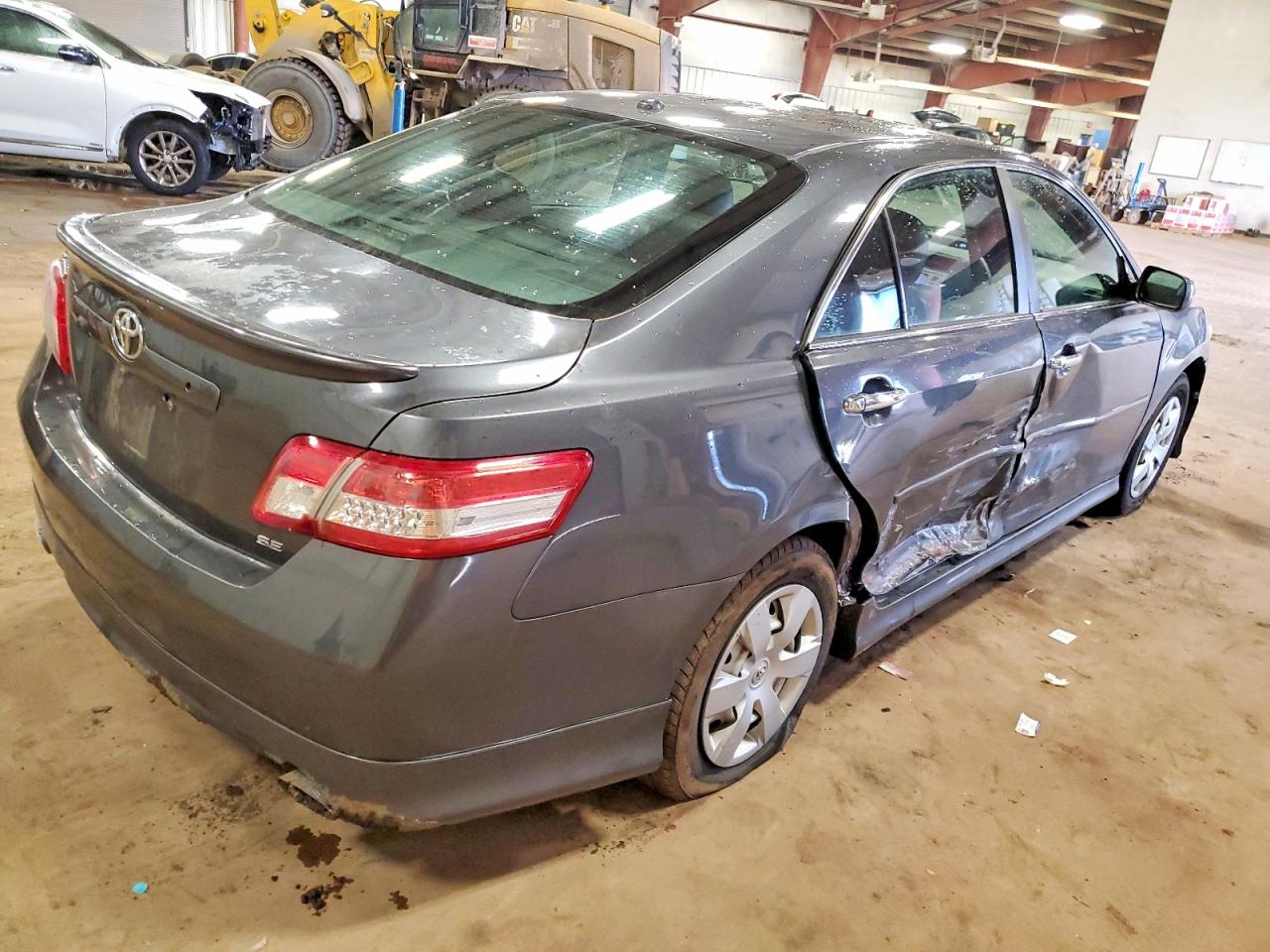 2011 TOYOTA CAMRY SE photo 3