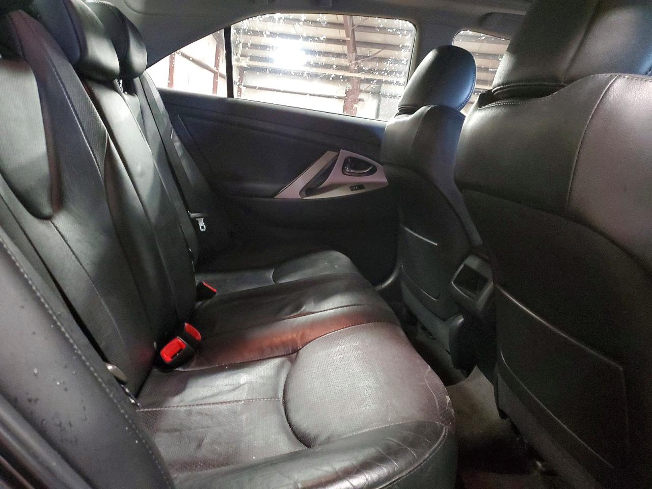2011 TOYOTA CAMRY SE photo 10