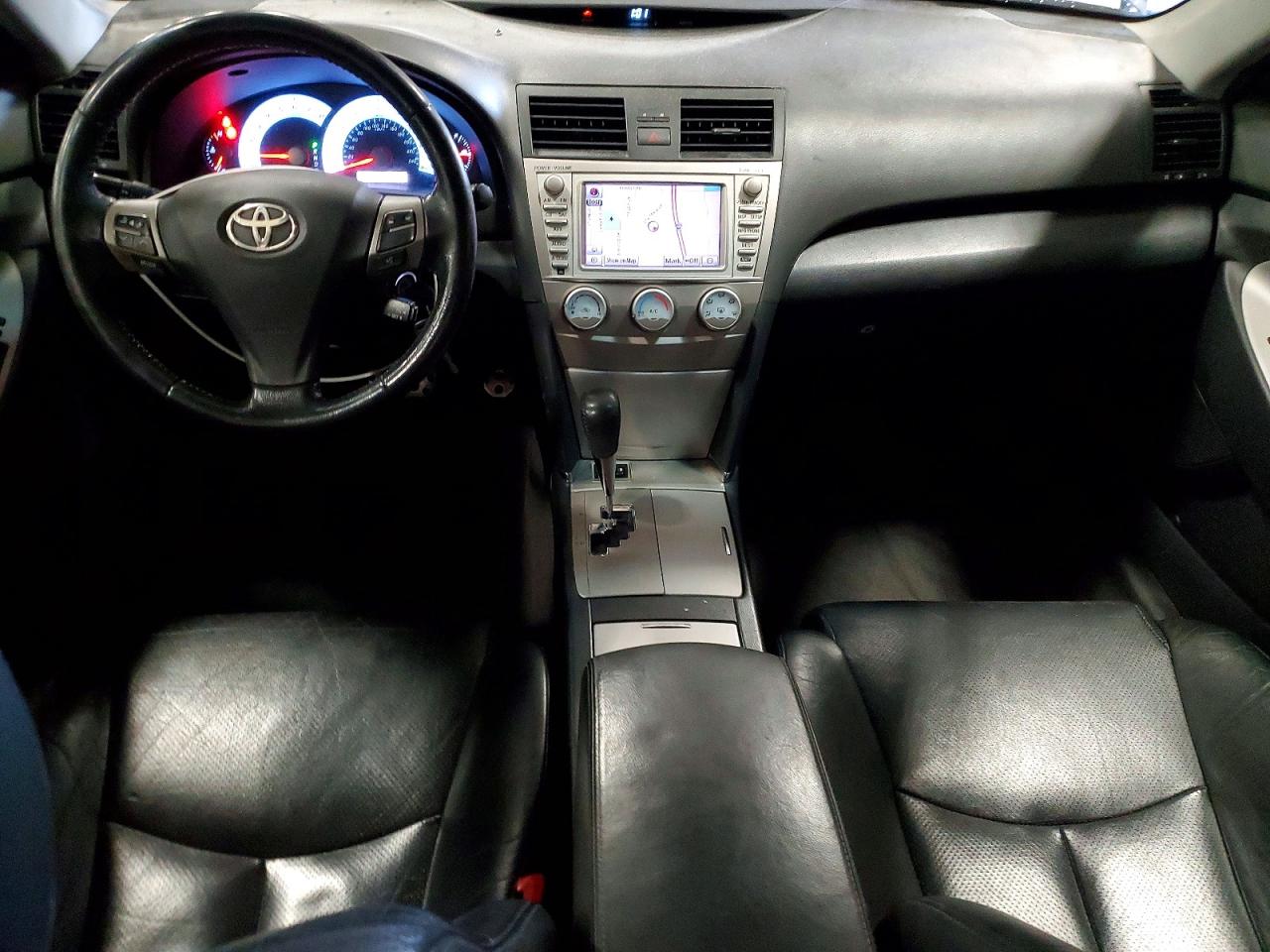 2011 TOYOTA CAMRY SE photo 8