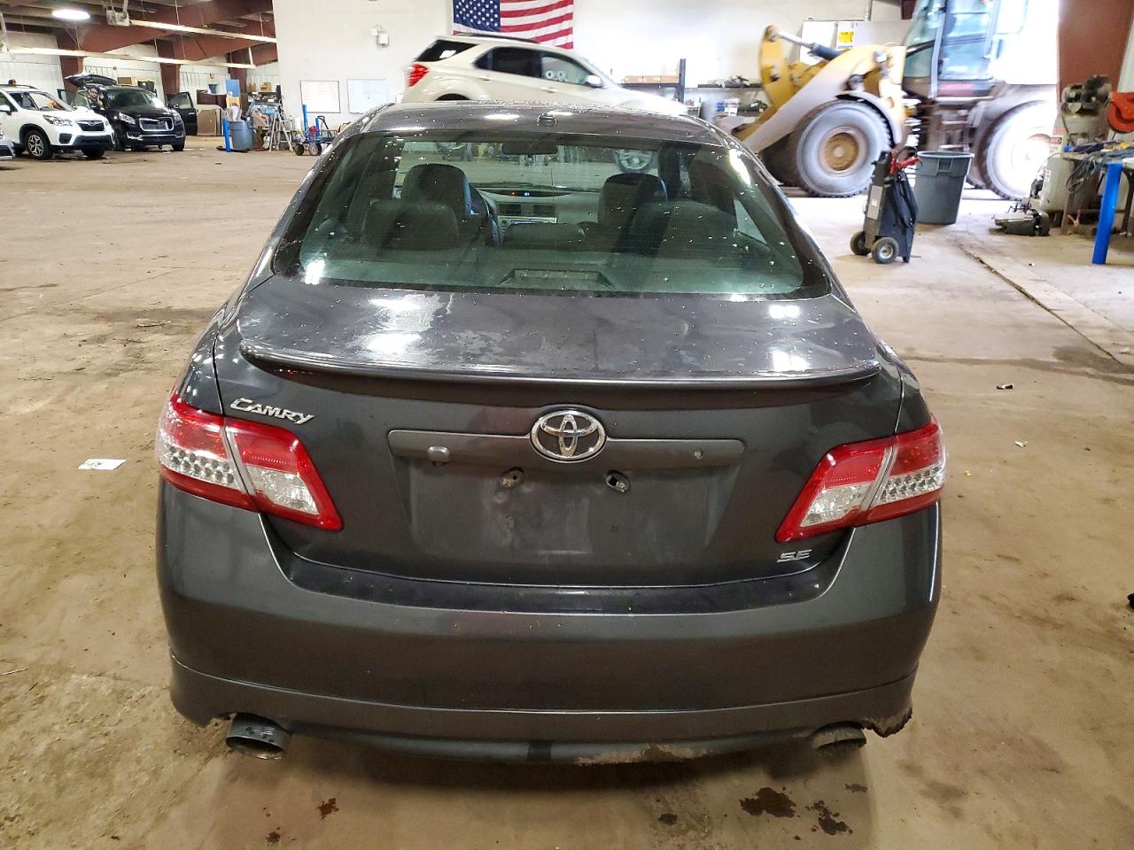 2011 TOYOTA CAMRY SE photo 6