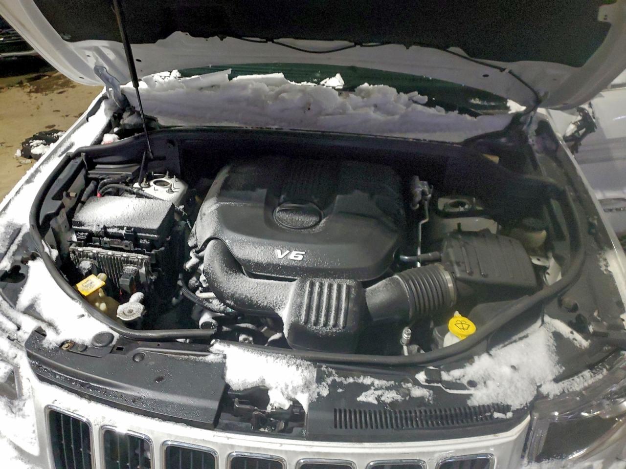 2015 JEEP GRAND CHEROKEE LAREDO photo 12