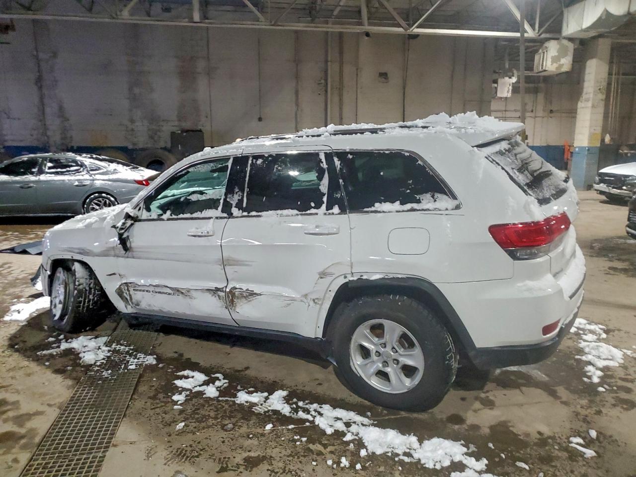 2015 JEEP GRAND CHEROKEE LAREDO photo 2