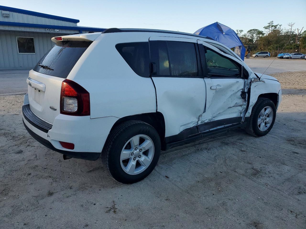 2017 JEEP COMPASS LATITUDE photo 3