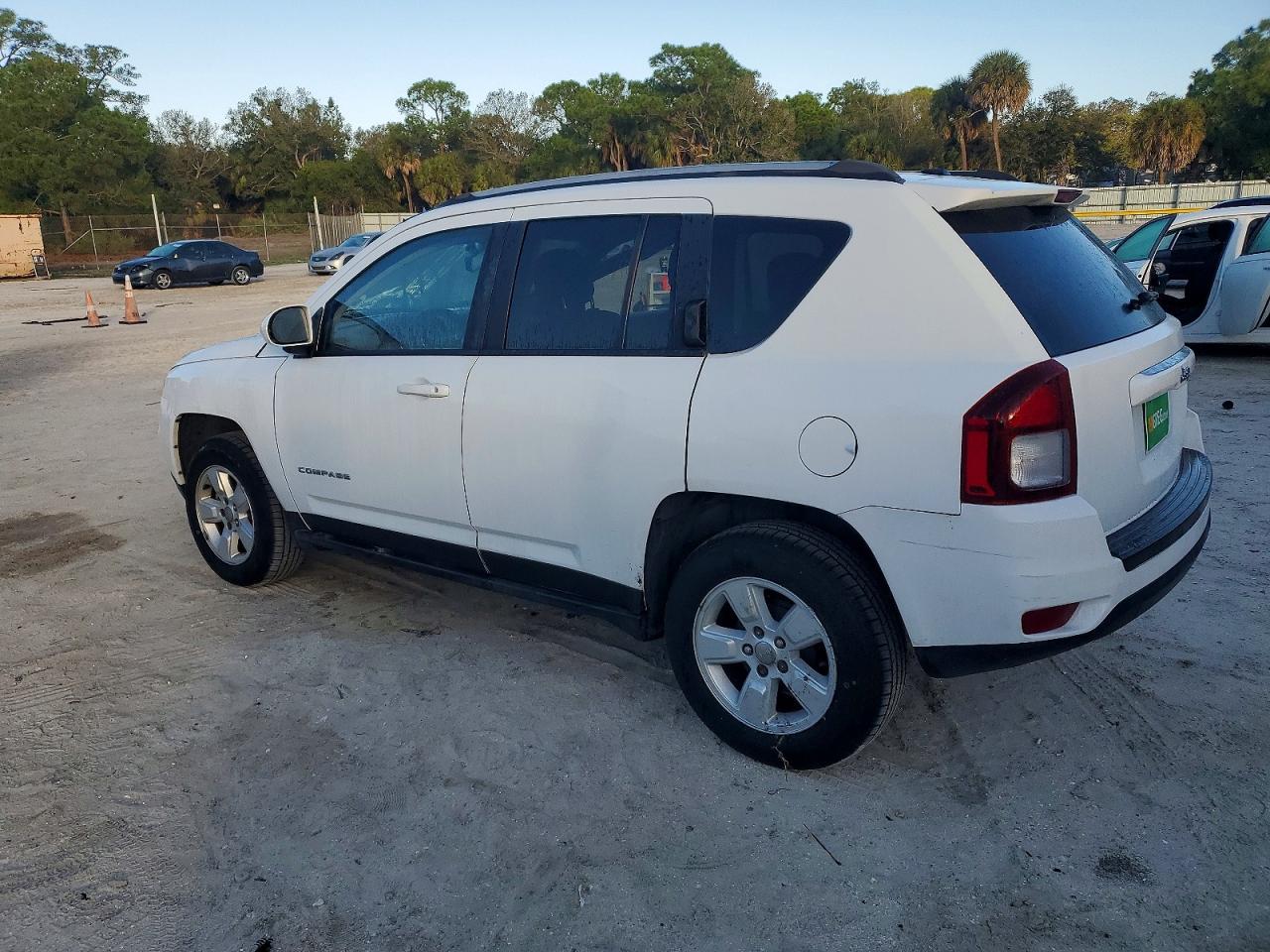 2017 JEEP COMPASS LATITUDE photo 2