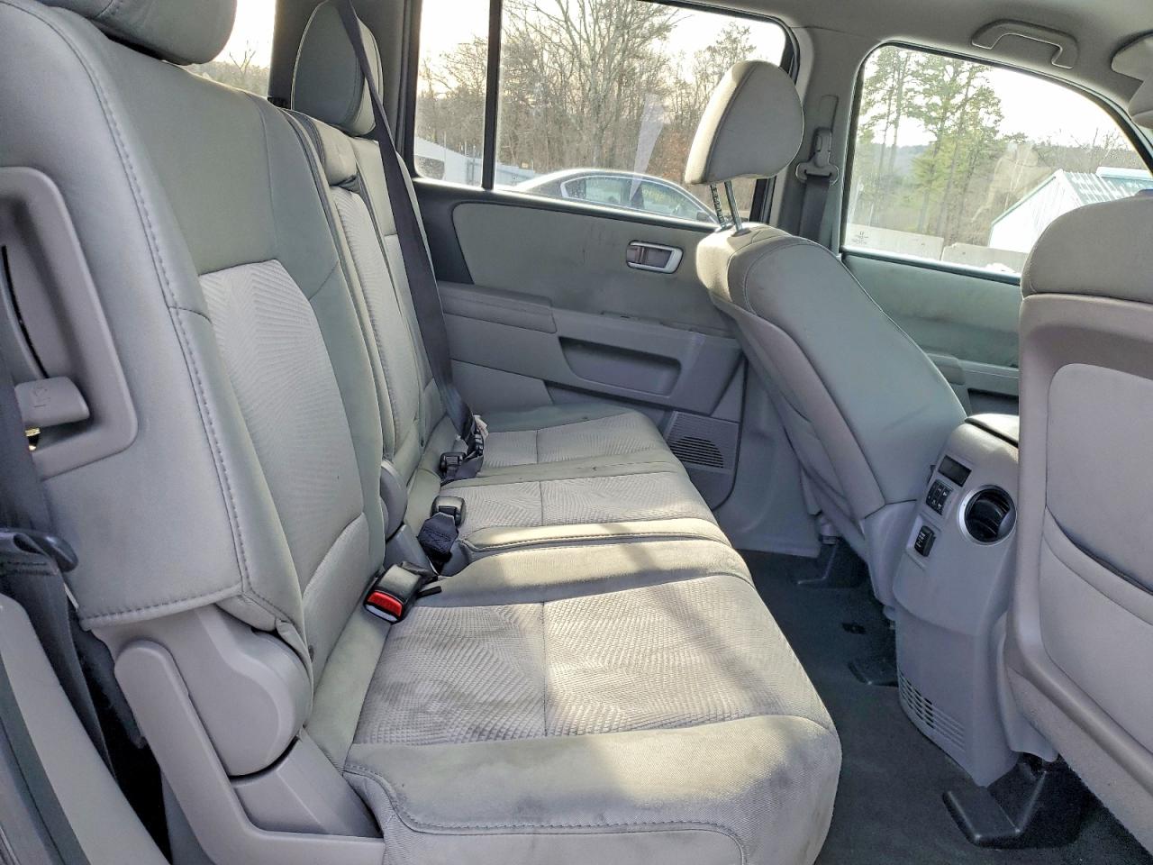 2015 HONDA PILOT LX photo 11