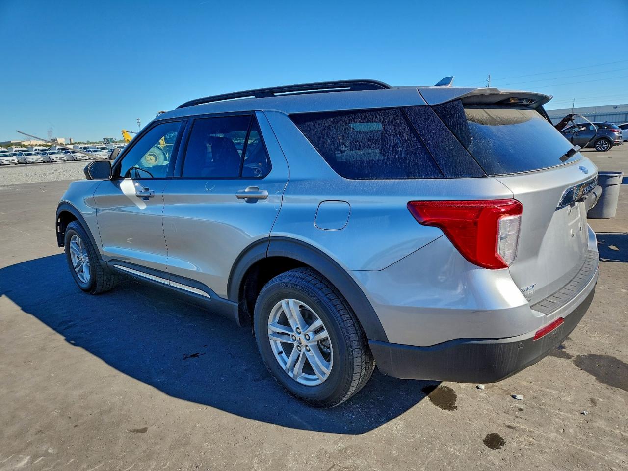 2020 FORD EXPLORER XLT photo 2