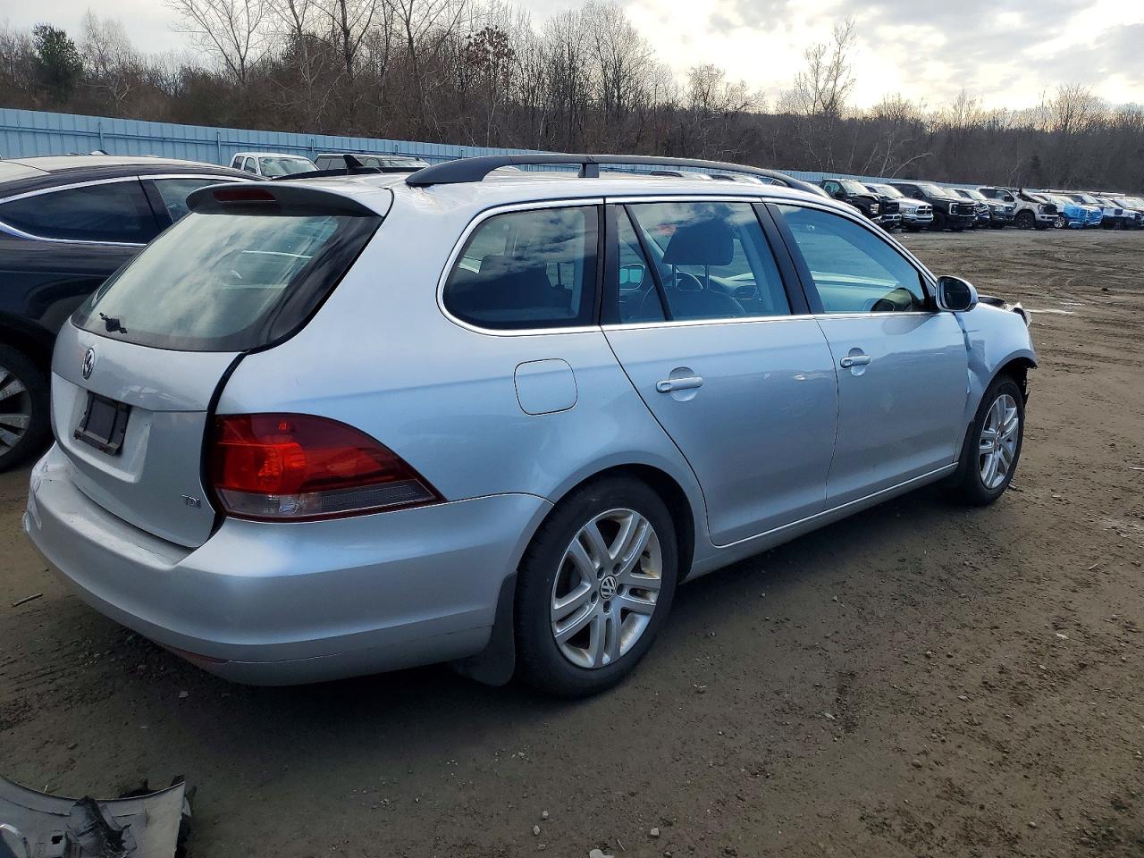 2011 VOLKSWAGEN JETTA TDI photo 3
