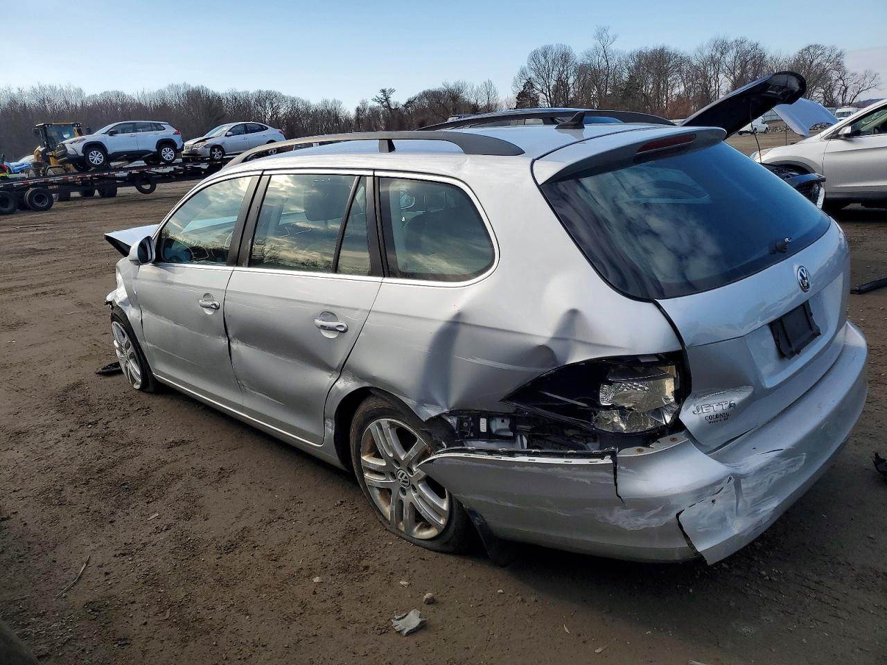 2011 VOLKSWAGEN JETTA TDI photo 2