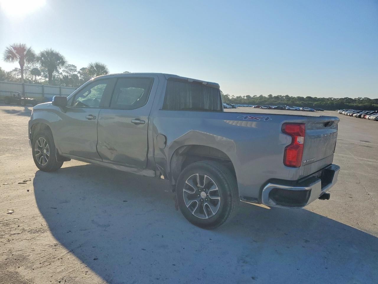 2023 CHEVROLET SILVERADO K1500 LT photo 2