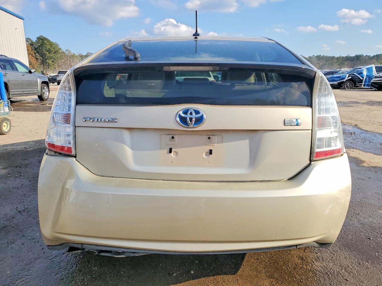 2010 TOYOTA PRIUS photo 6