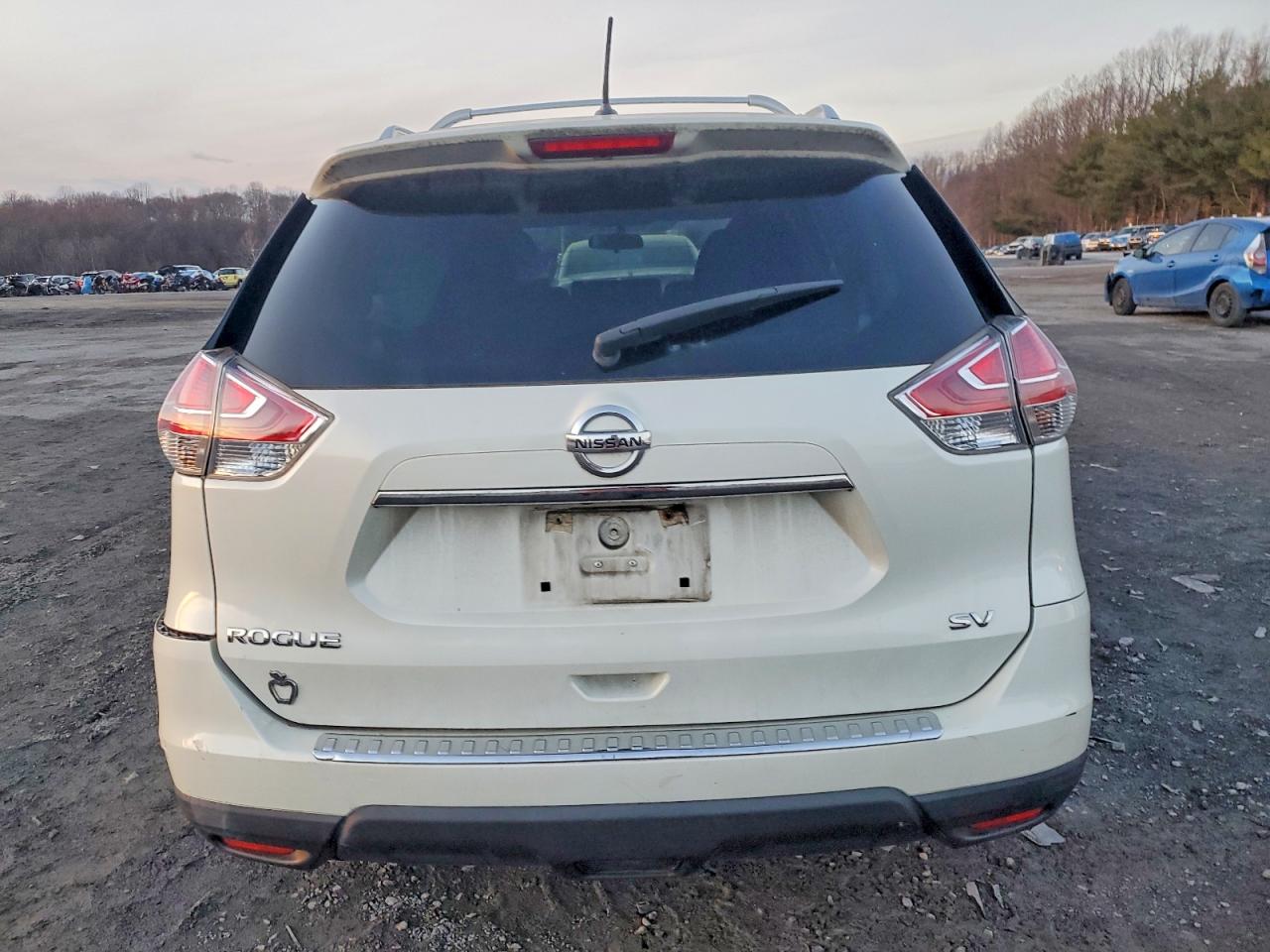 2016 NISSAN ROGUE SV photo 6