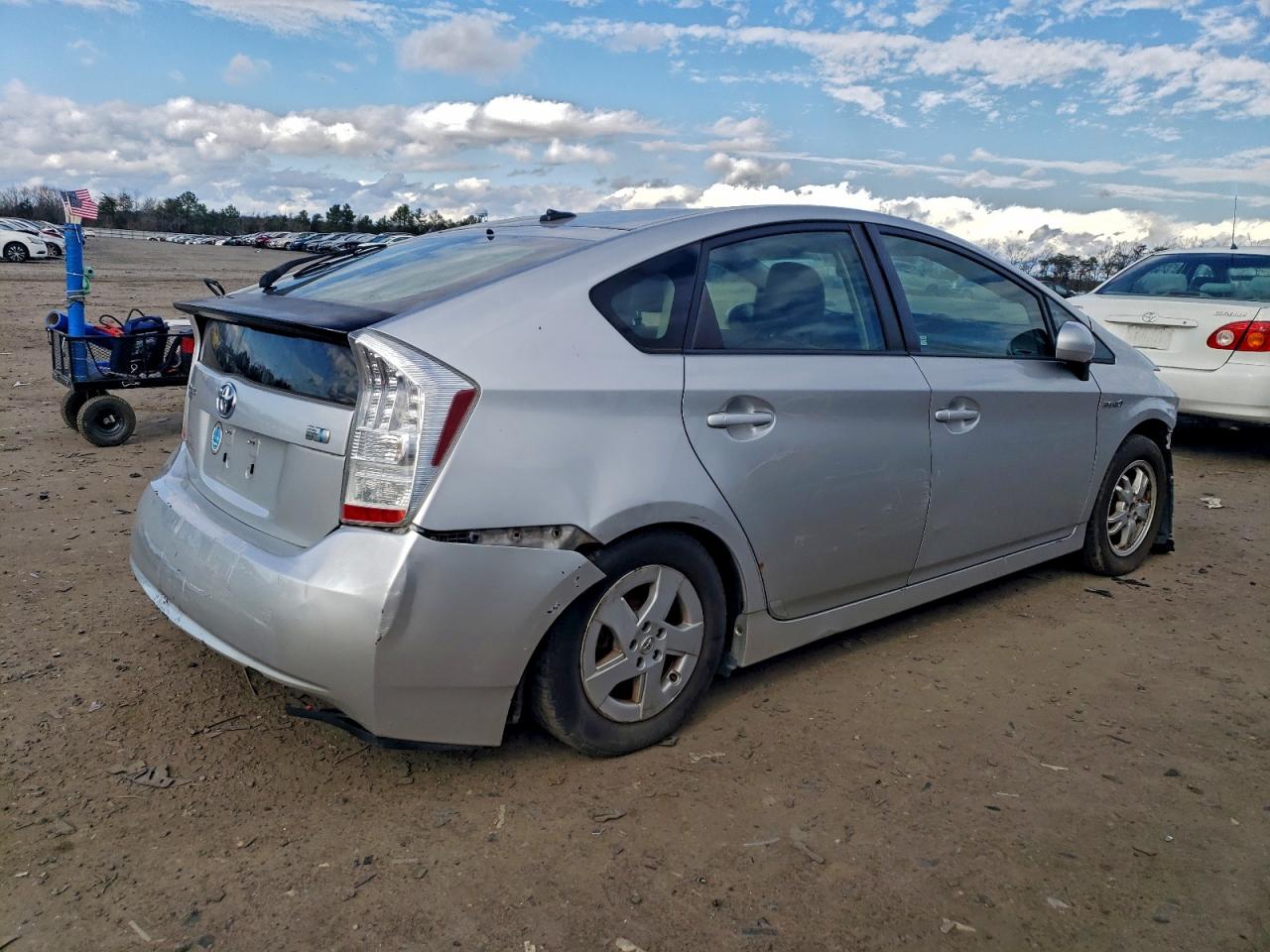 2010 TOYOTA PRIUS photo 3