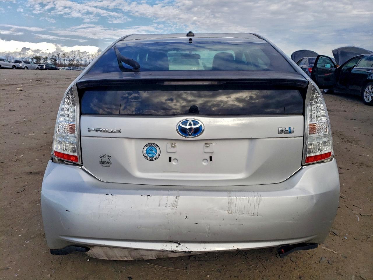 2010 TOYOTA PRIUS photo 6