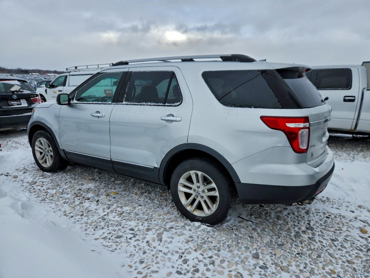 2011 FORD EXPLORER XLT photo 2