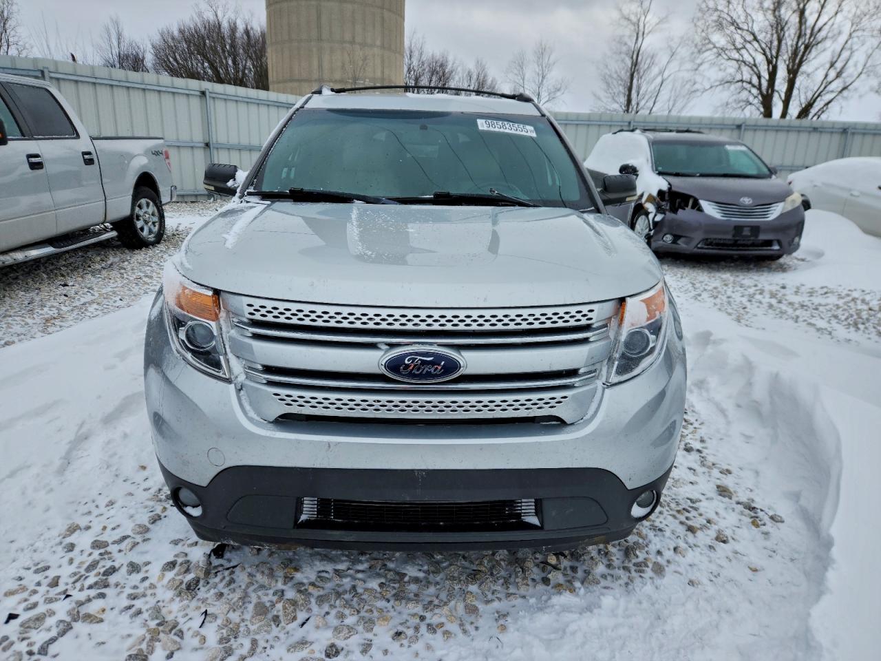 2011 FORD EXPLORER XLT photo 5