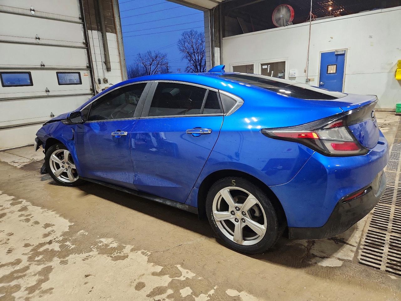 2017 CHEVROLET VOLT LT photo 2