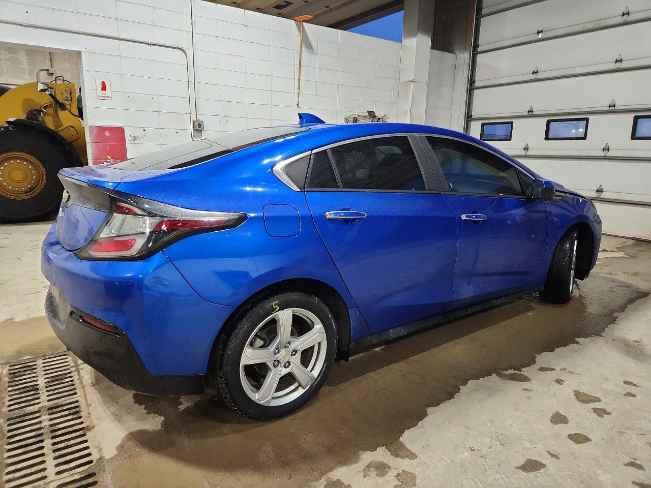 2017 CHEVROLET VOLT LT photo 3