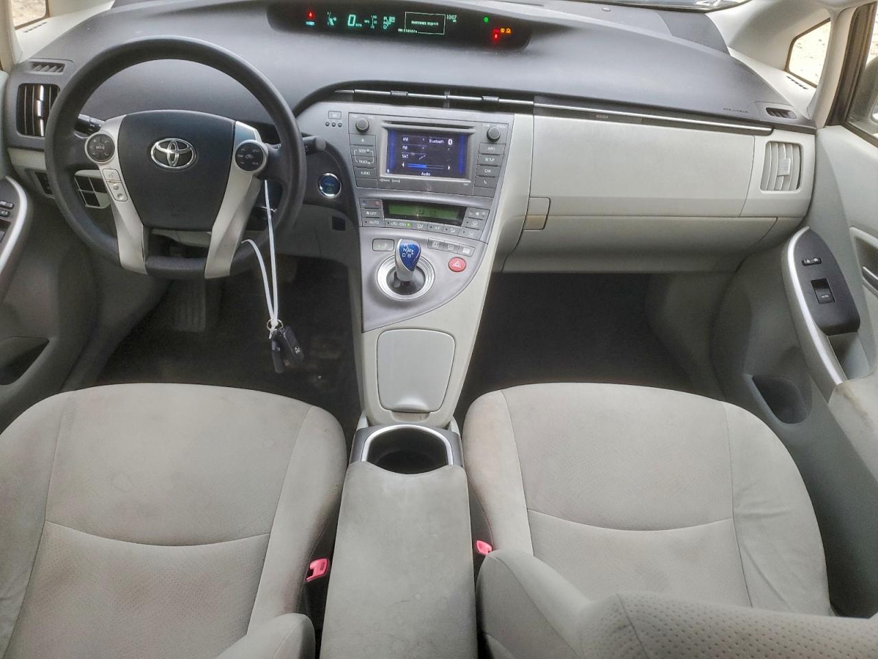 2013 TOYOTA PRIUS photo 8