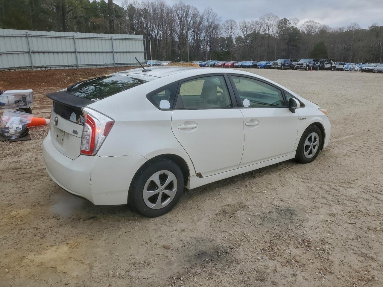 2013 TOYOTA PRIUS photo 3