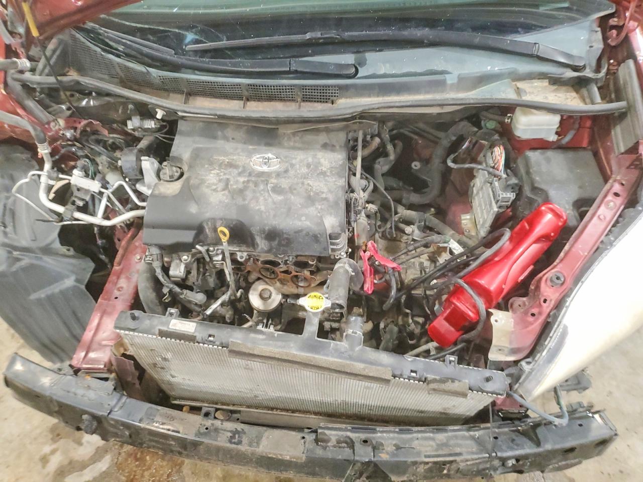 2014 TOYOTA SIENNA LE photo 12