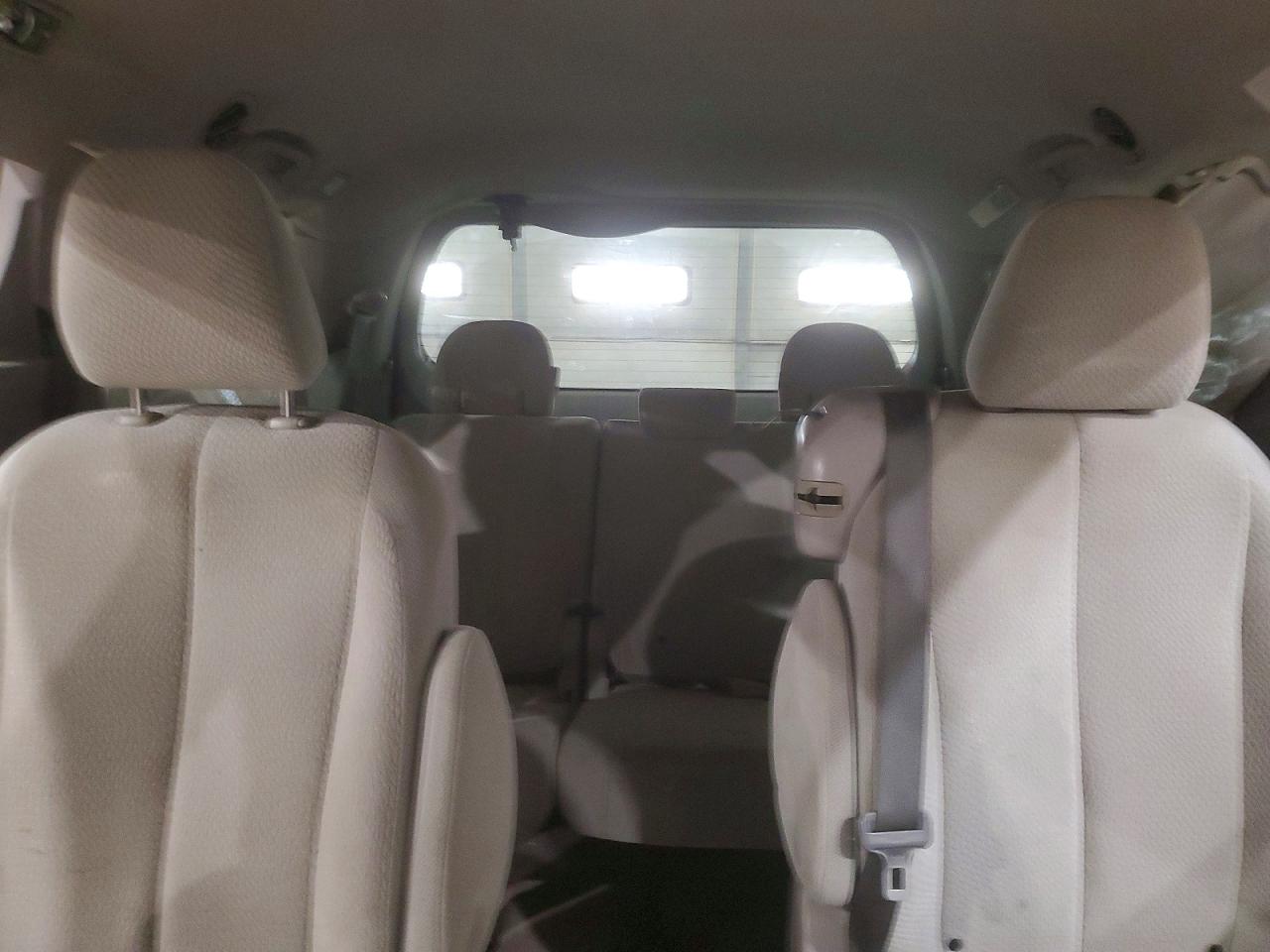2014 TOYOTA SIENNA LE photo 10