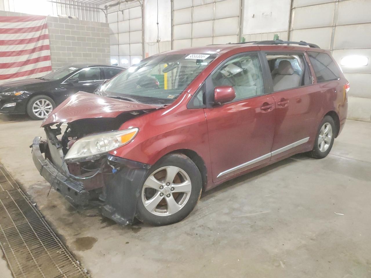 2014 TOYOTA SIENNA