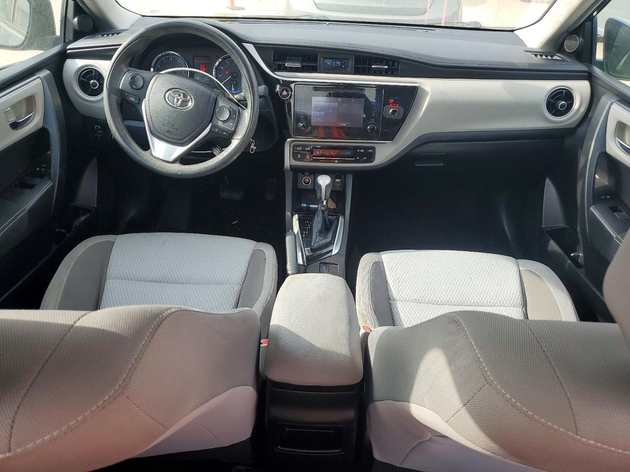 2019 TOYOTA COROLLA L photo 8