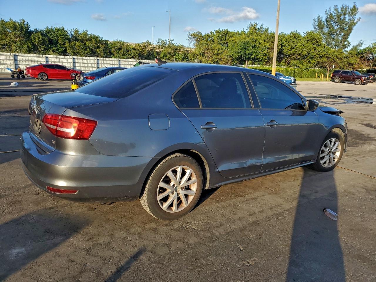 2015 VOLKSWAGEN JETTA SE photo 3