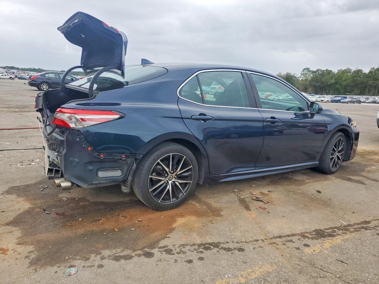 2019 TOYOTA CAMRY L photo 3