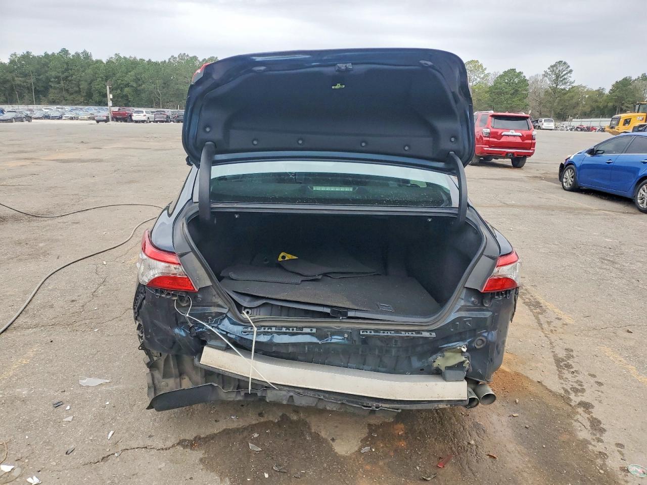 2019 TOYOTA CAMRY L photo 6