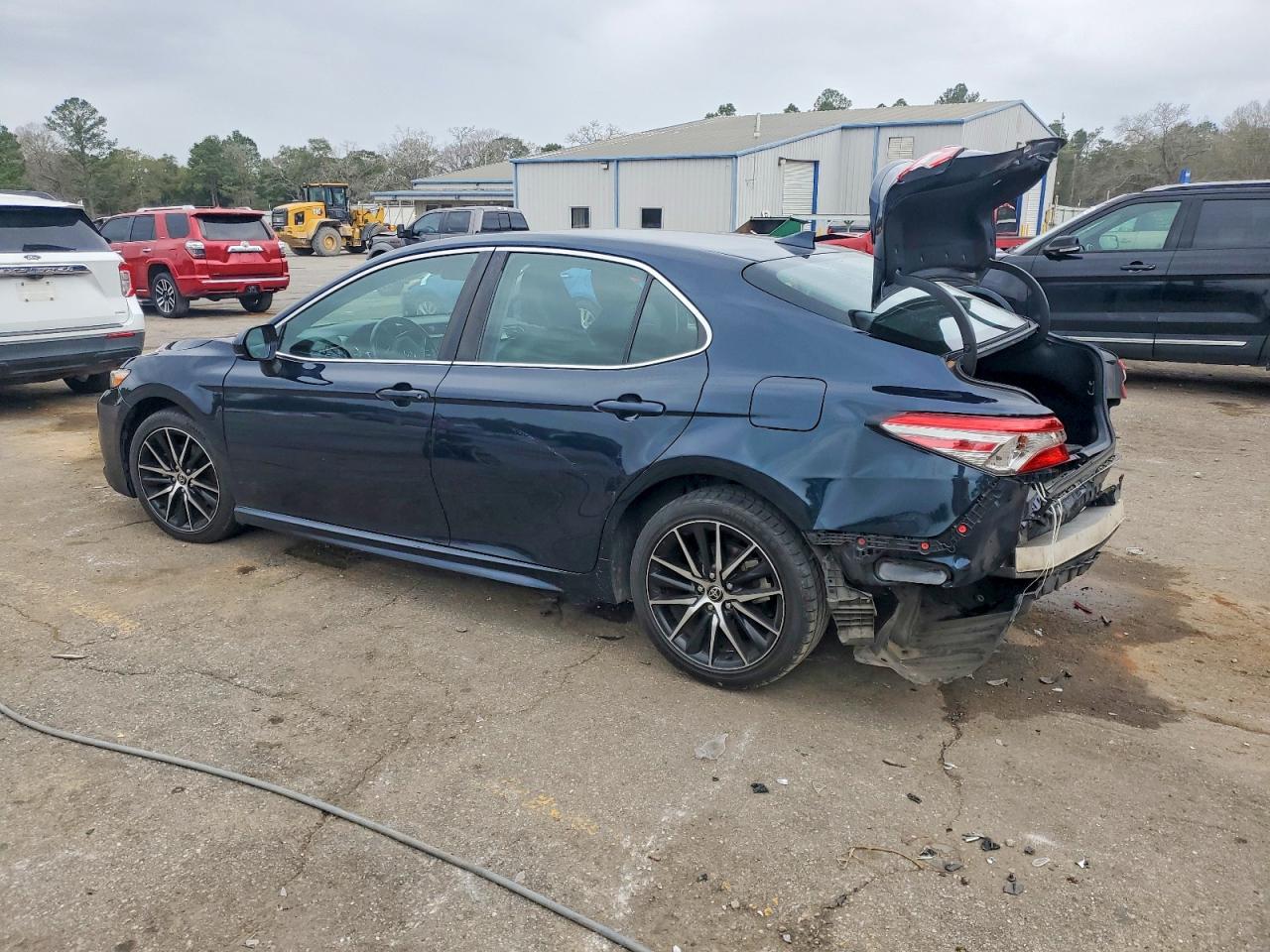 2019 TOYOTA CAMRY L photo 2