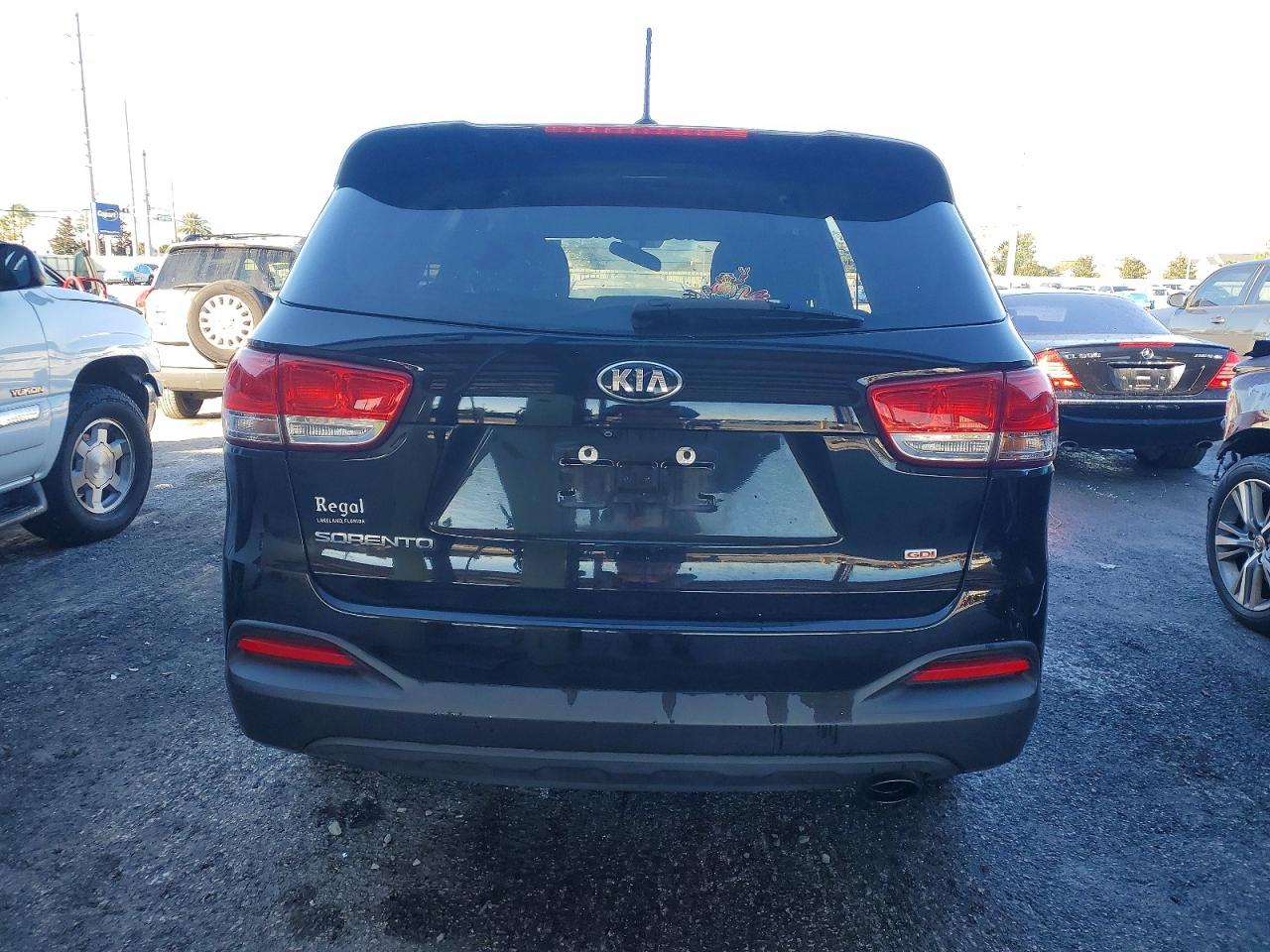 2017 KIA SORENTO LX photo 6