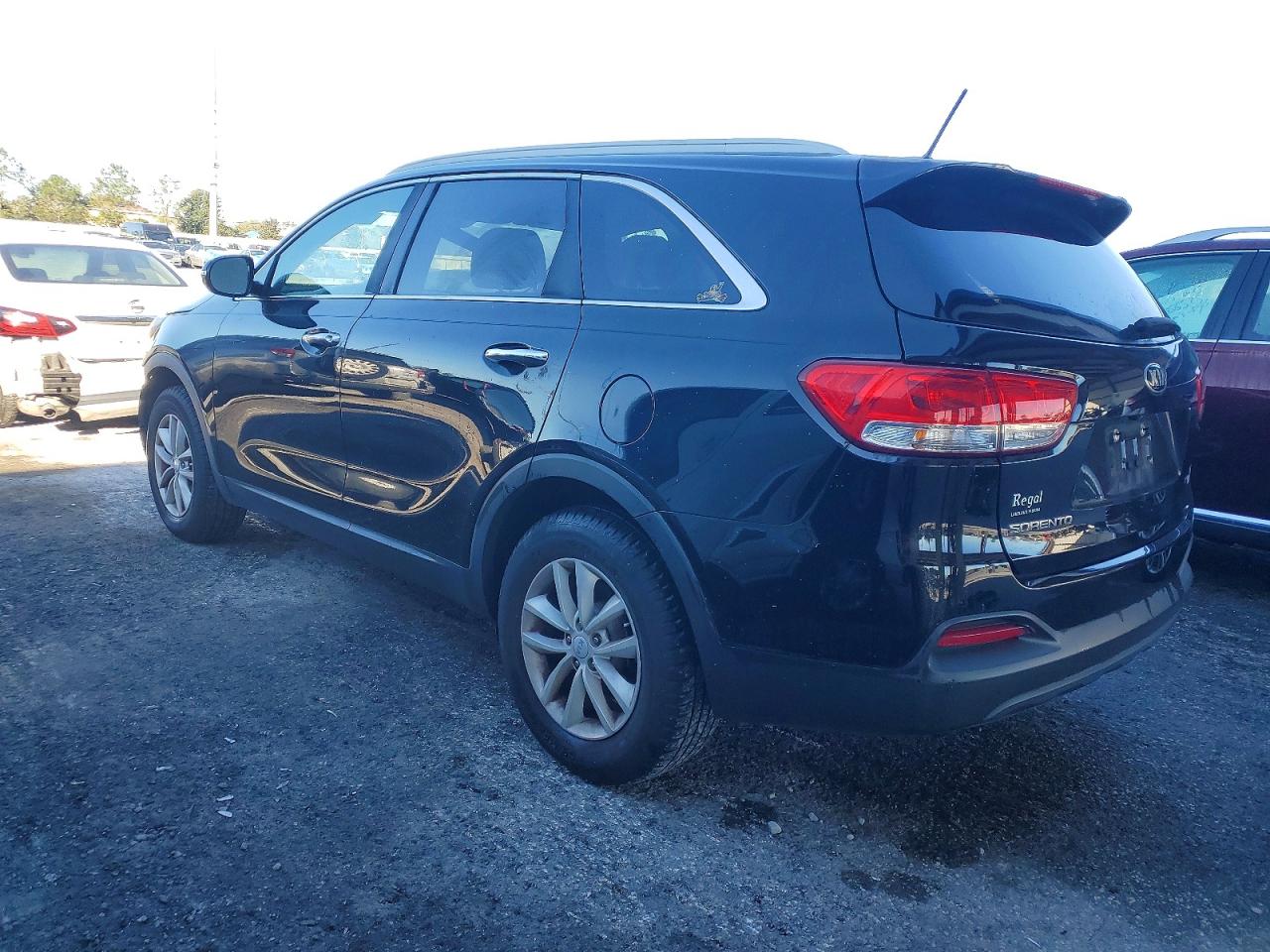 2017 KIA SORENTO LX photo 2