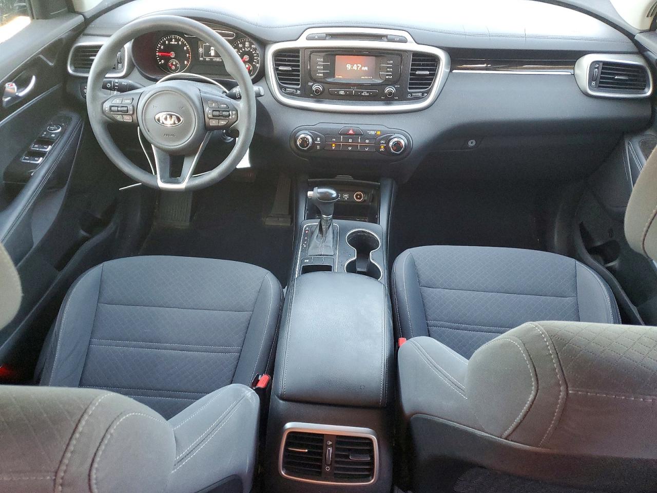 2017 KIA SORENTO LX photo 8