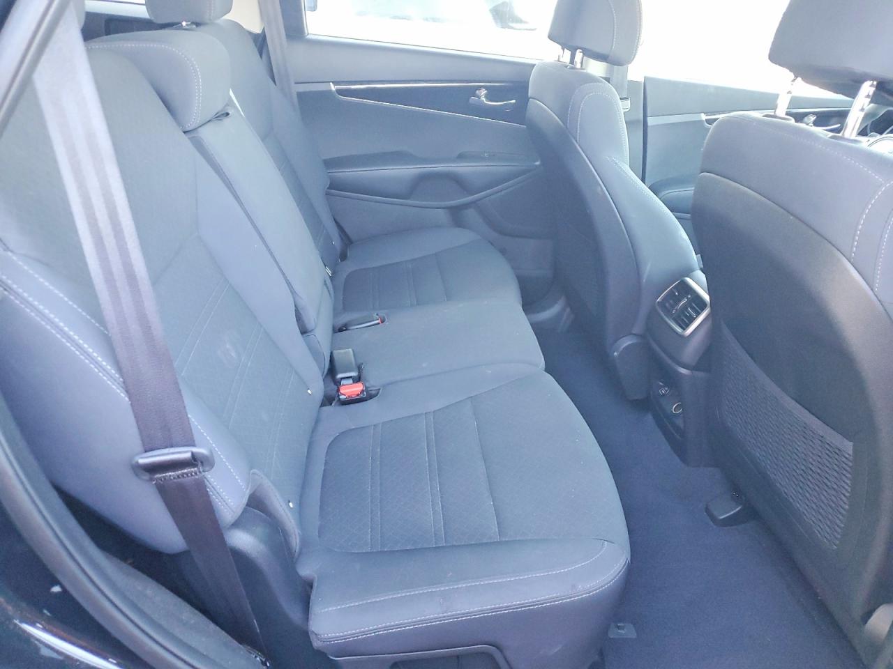 2017 KIA SORENTO LX photo 11