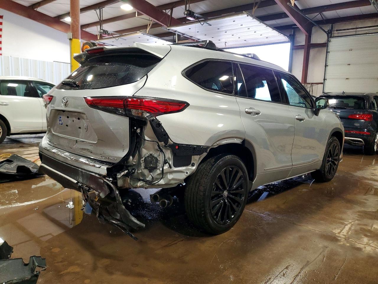 2023 TOYOTA HIGHLANDER L photo 3