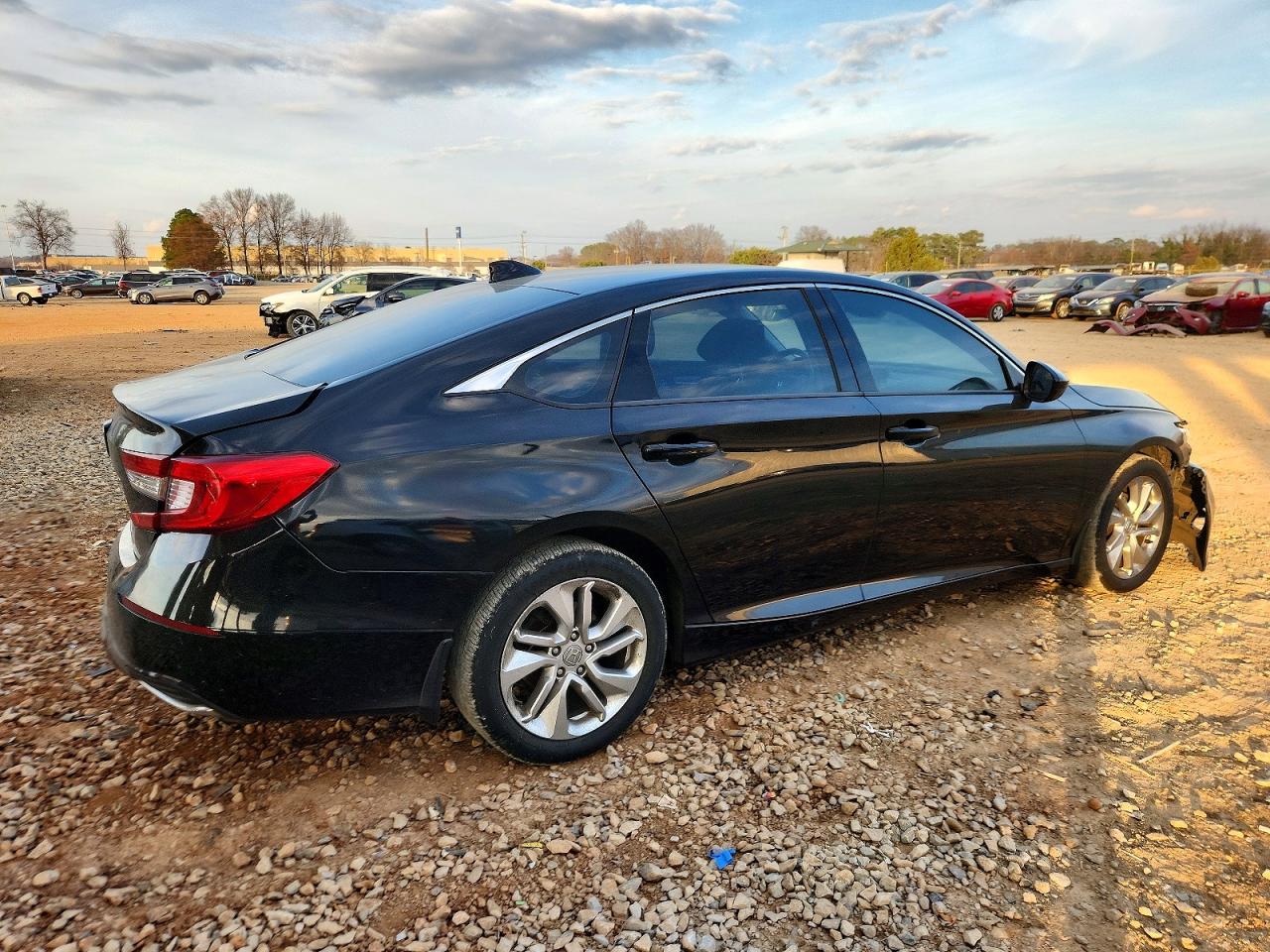 2018 HONDA ACCORD LX photo 3